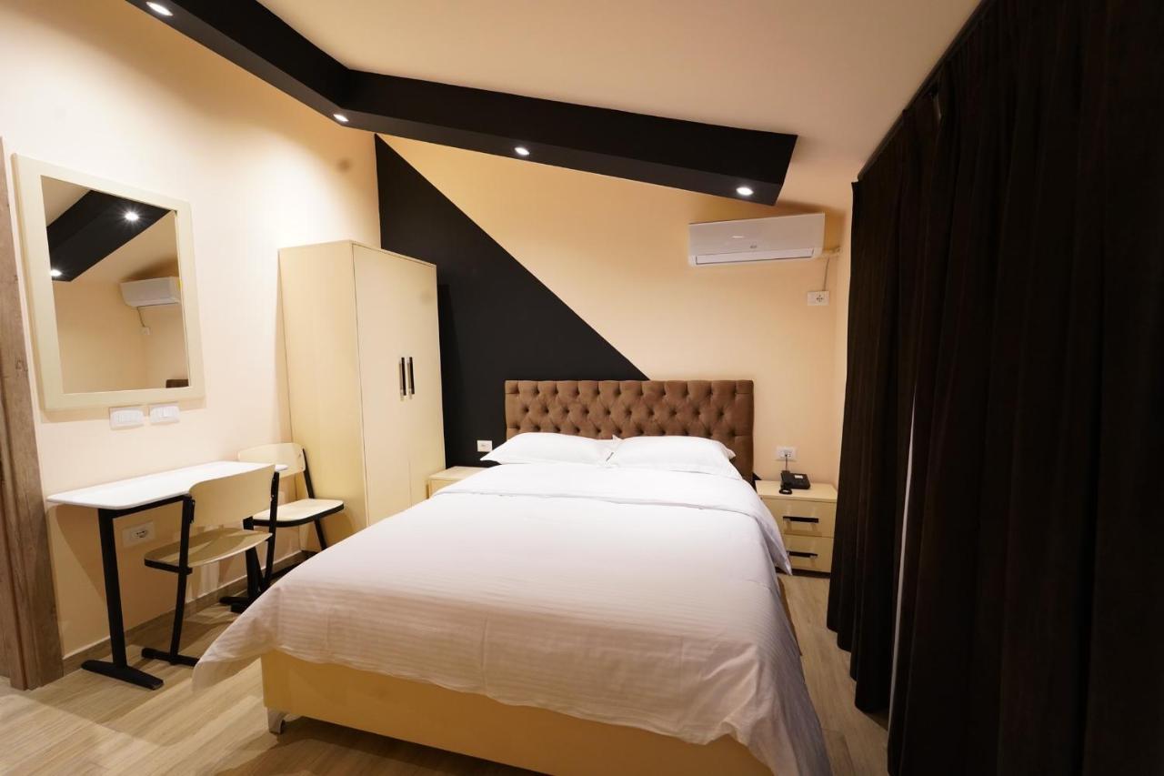 Sr99 Hotel ติรานา ภายนอก รูปภาพ