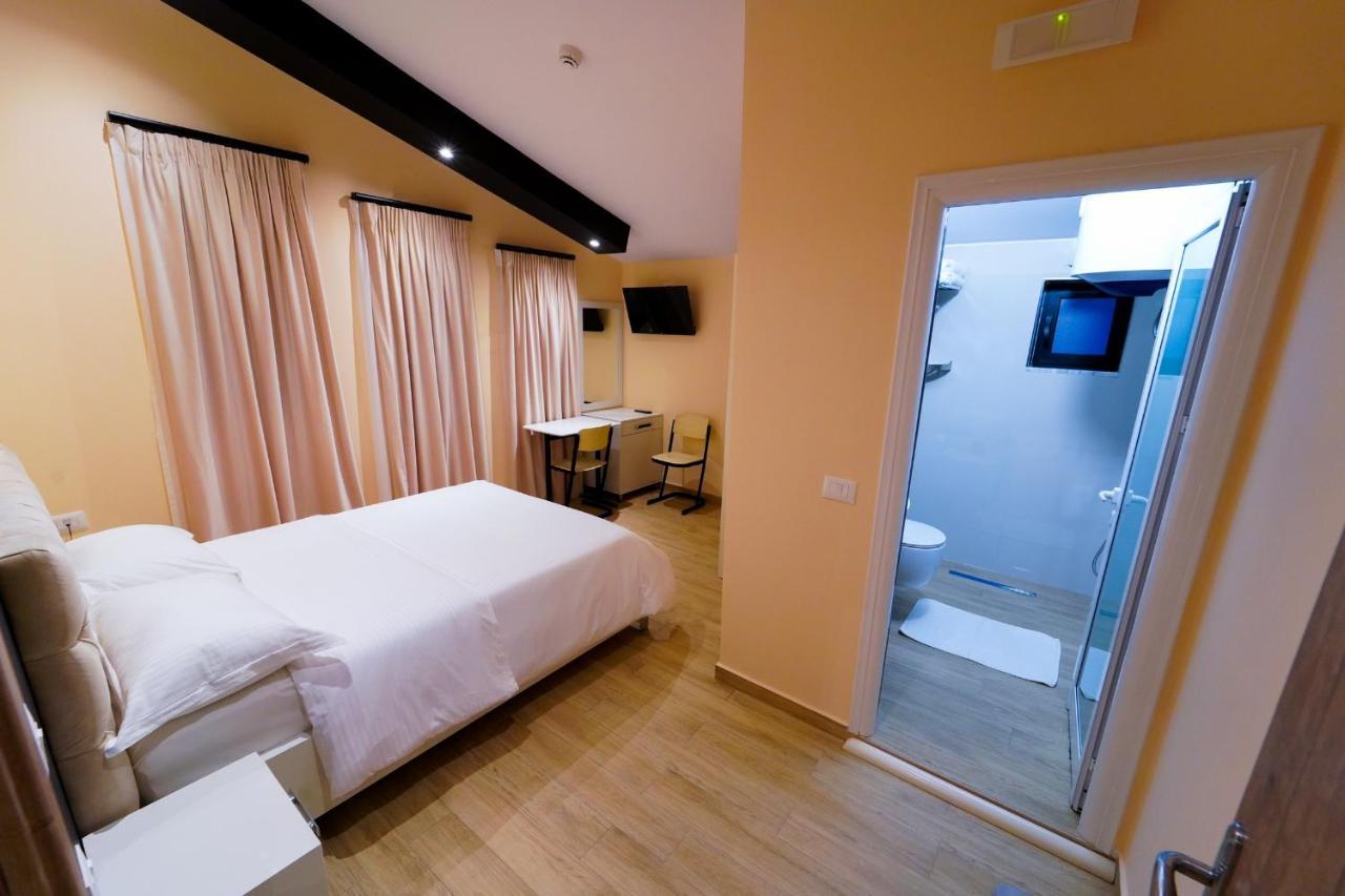 Sr99 Hotel ติรานา ภายนอก รูปภาพ