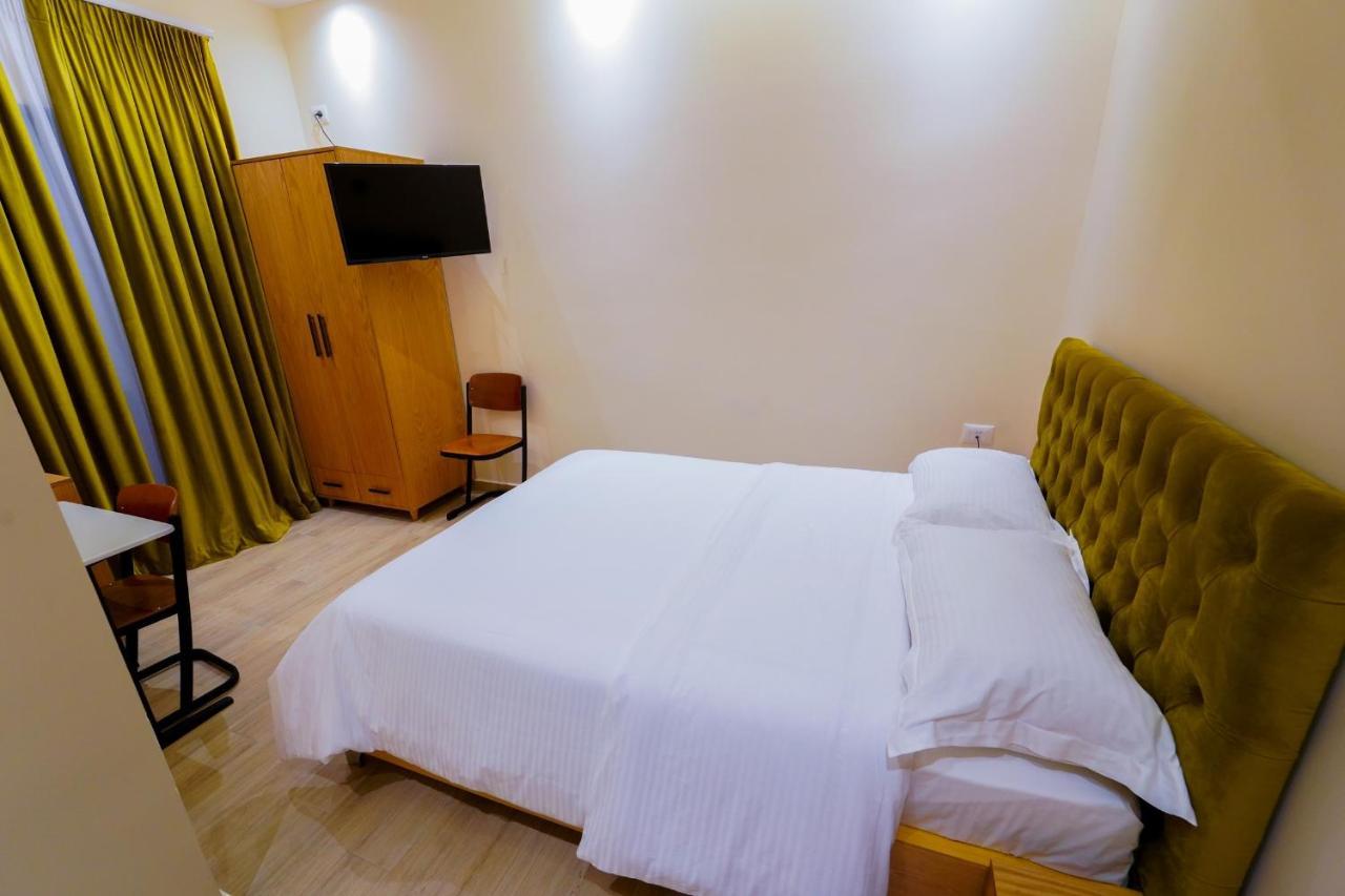 Sr99 Hotel ติรานา ภายนอก รูปภาพ