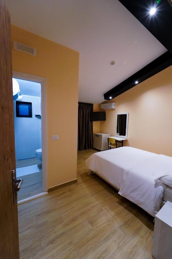 Sr99 Hotel ติรานา ภายนอก รูปภาพ